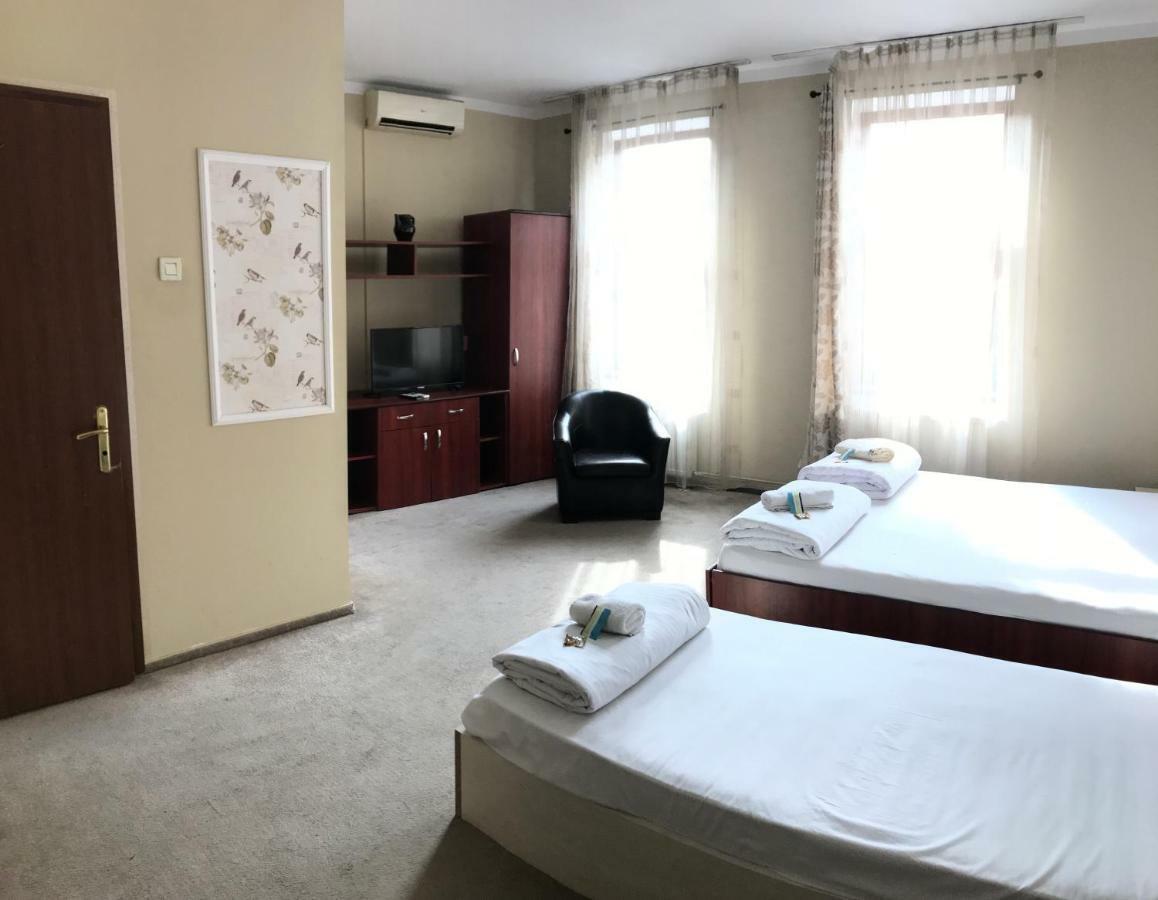 Hotel Cosmin Arad Exteriör bild
