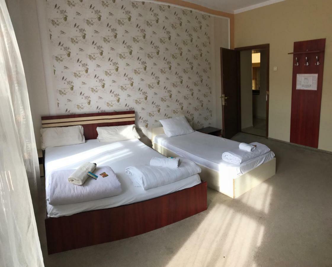 Hotel Cosmin Arad Exteriör bild