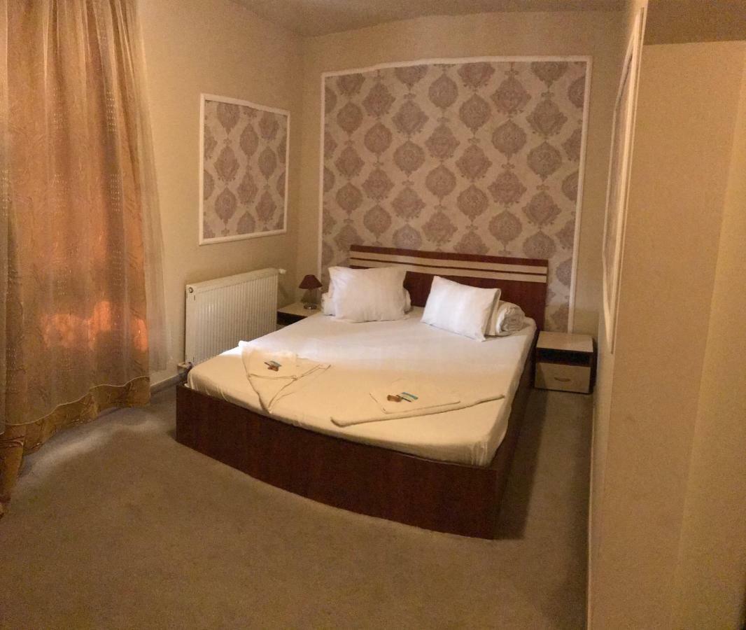Hotel Cosmin Arad Exteriör bild